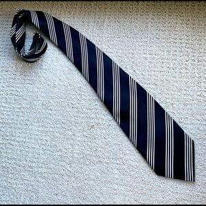 Tie- like new- 2 for $16
